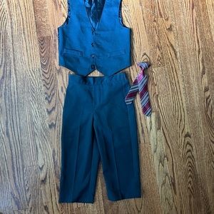 Van Heusen Toddler Boys vest and pants - black (2T)